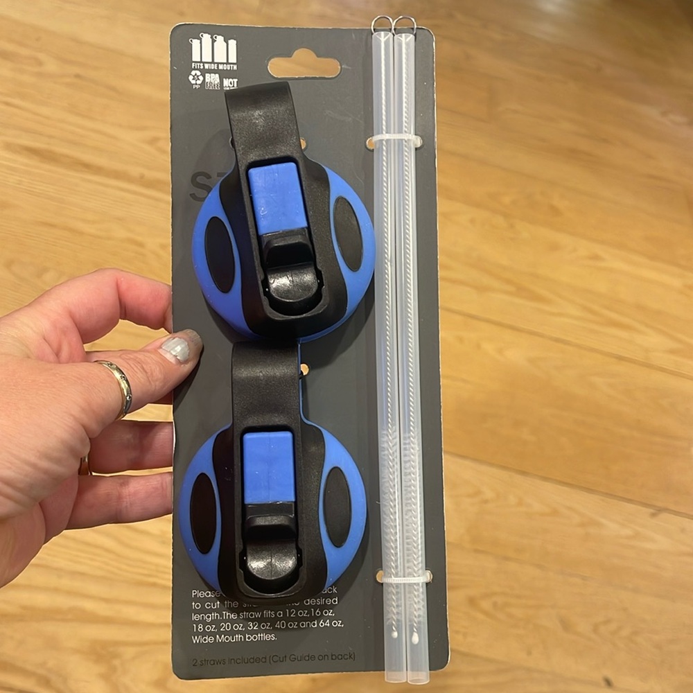 Replacement lid for hyrdoflask with straw and straw cleaner